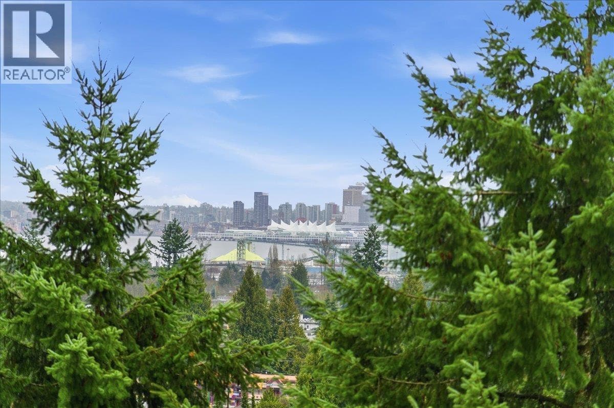 1301 2004 FULLERTON AVENUE