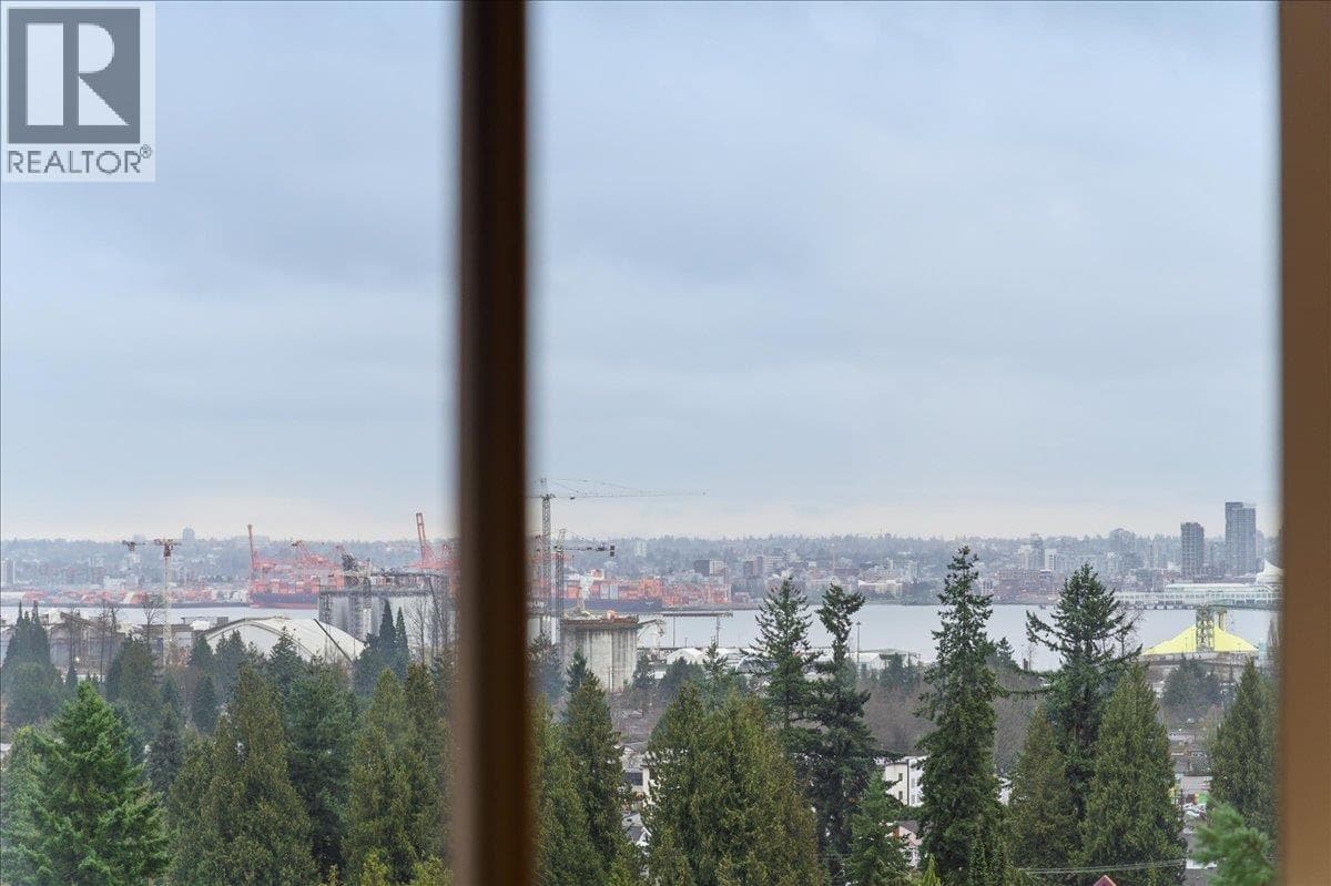 1301 2004 FULLERTON AVENUE — photo 2