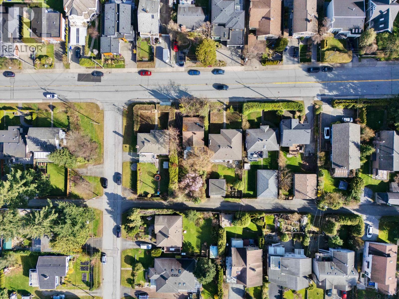 445 W QUEENS ROAD — photo 3